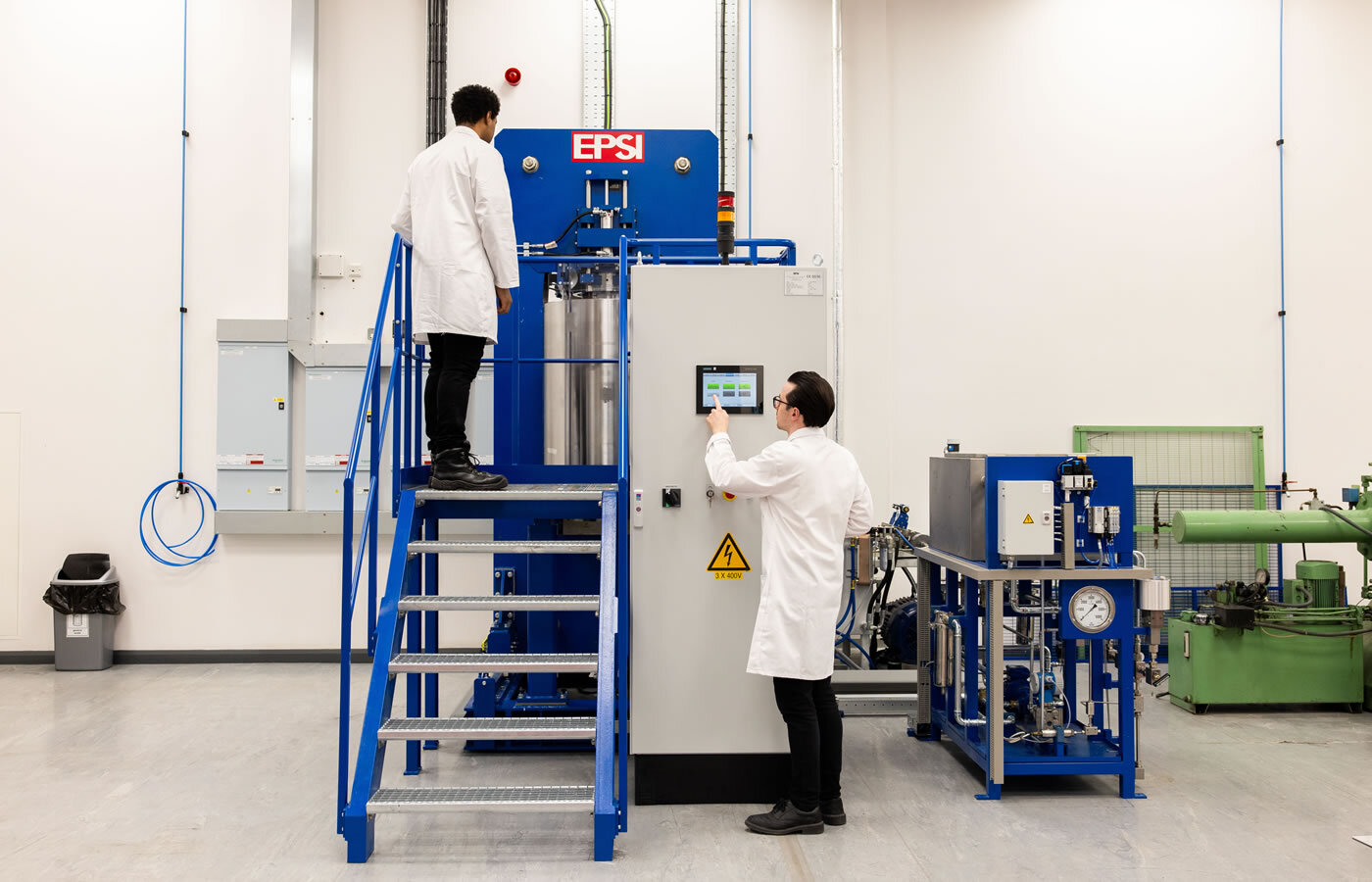 Cold isostatic press